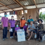 ศูนย์พัฒนาและฟื้นฟูคุณภาพชีวิตผู้สูงอายุและคนพิการตำบลหัวเสือ ร่วมกับ อบต.หัวเสือ และ รพ.สต.บ้านหัวเสือ มอบแพมเพิสให้กับผู้ป่วยติดเตียง ในพื้นที่ตำบลหัวเสือ