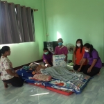 ศูนย์พัฒนาและฟื้นฟูคุณภาพชีวิตผู้สูงอายุและคนพิการตำบลหัวเสือ ร่วมกับ อบต.หัวเสือ และ รพ.สต.บ้านหัวเสือ มอบแพมเพิสให้กับผู้ป่วยติดเตียง ในพื้นที่ตำบลหัวเสือ