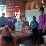 ศูนย์พัฒนาและฟื้นฟูคุณภาพชีวิตผู้สูงอายุและคนพิการตำบลหัวเสือ ร่วมกับ อบต.หัวเสือ และ รพ.สต.บ้านหัวเสือ มอบแพมเพิสให้กับผู้ป่วยติดเตียง ในพื้นที่ตำบลหัวเสือ